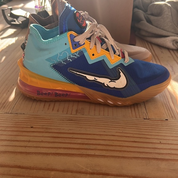 Lebron Space Jams - Picture 2 of 5